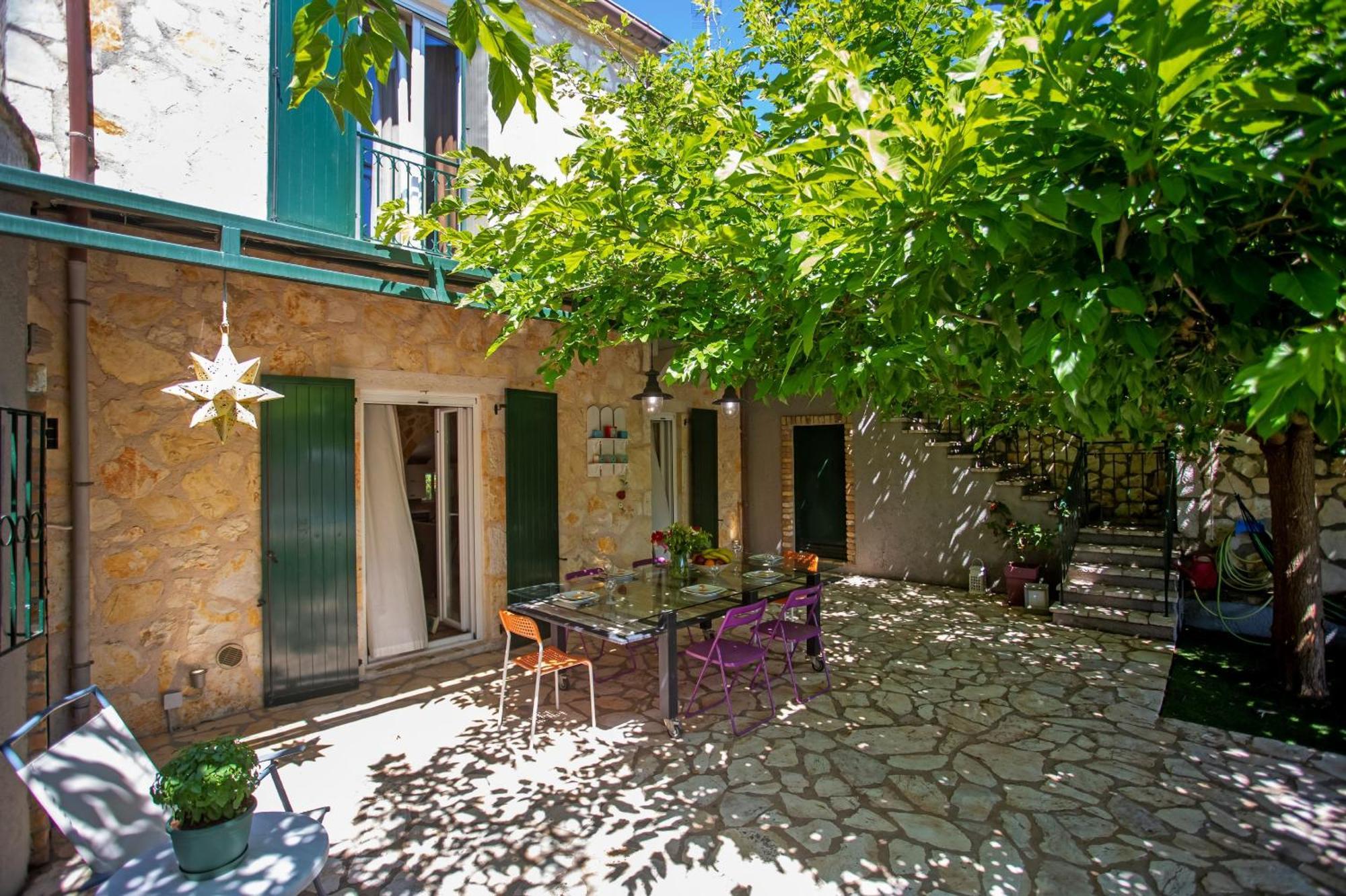 Yiarios Villa *