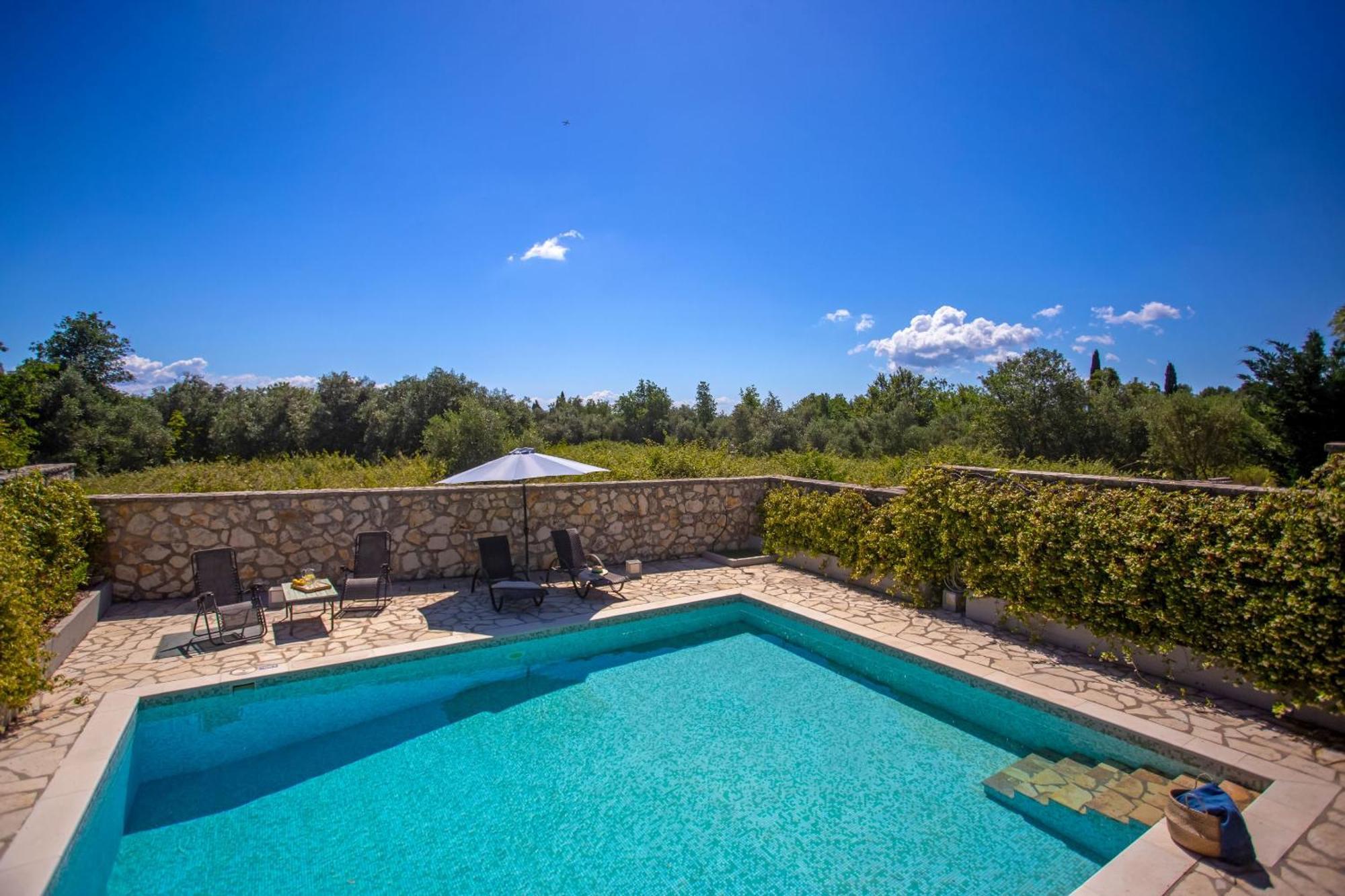 Yiarios Villa Poulades